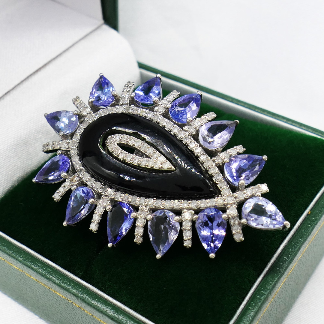 ONYX, TANZANITE & DIAMOND dress ring.