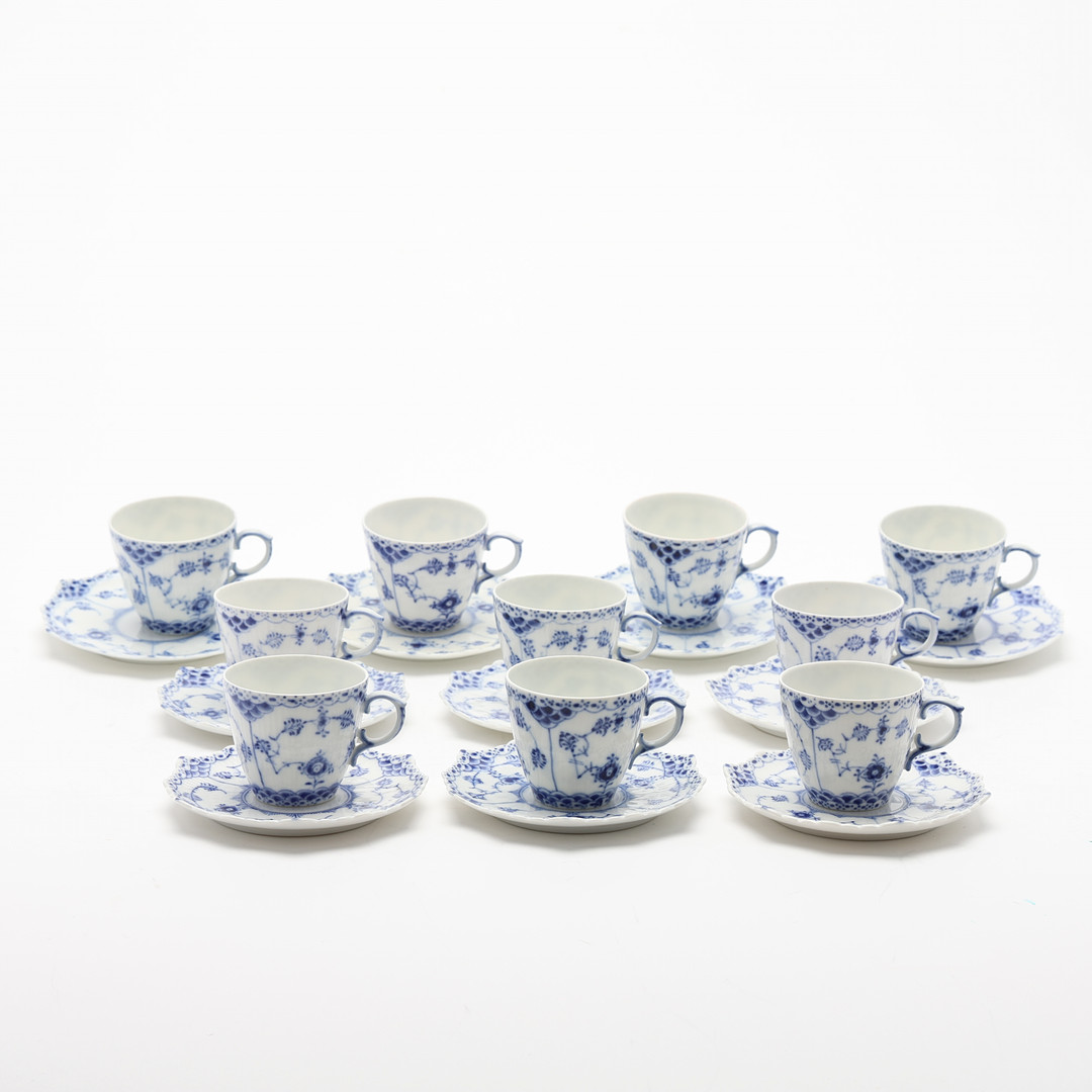 MOCCAKOPPAR med fat, 10 stycken, "Musselmalet", Royal Copenhagen, Danmark, porslin.