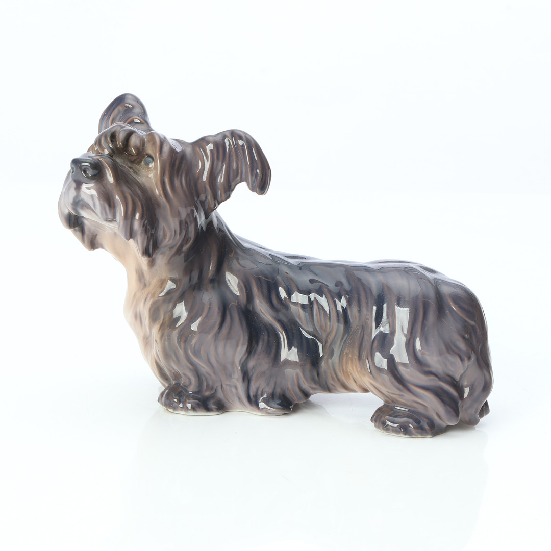 DAHL JENSEN, FIGUIRN. Porslin. Hund, nr 1102.