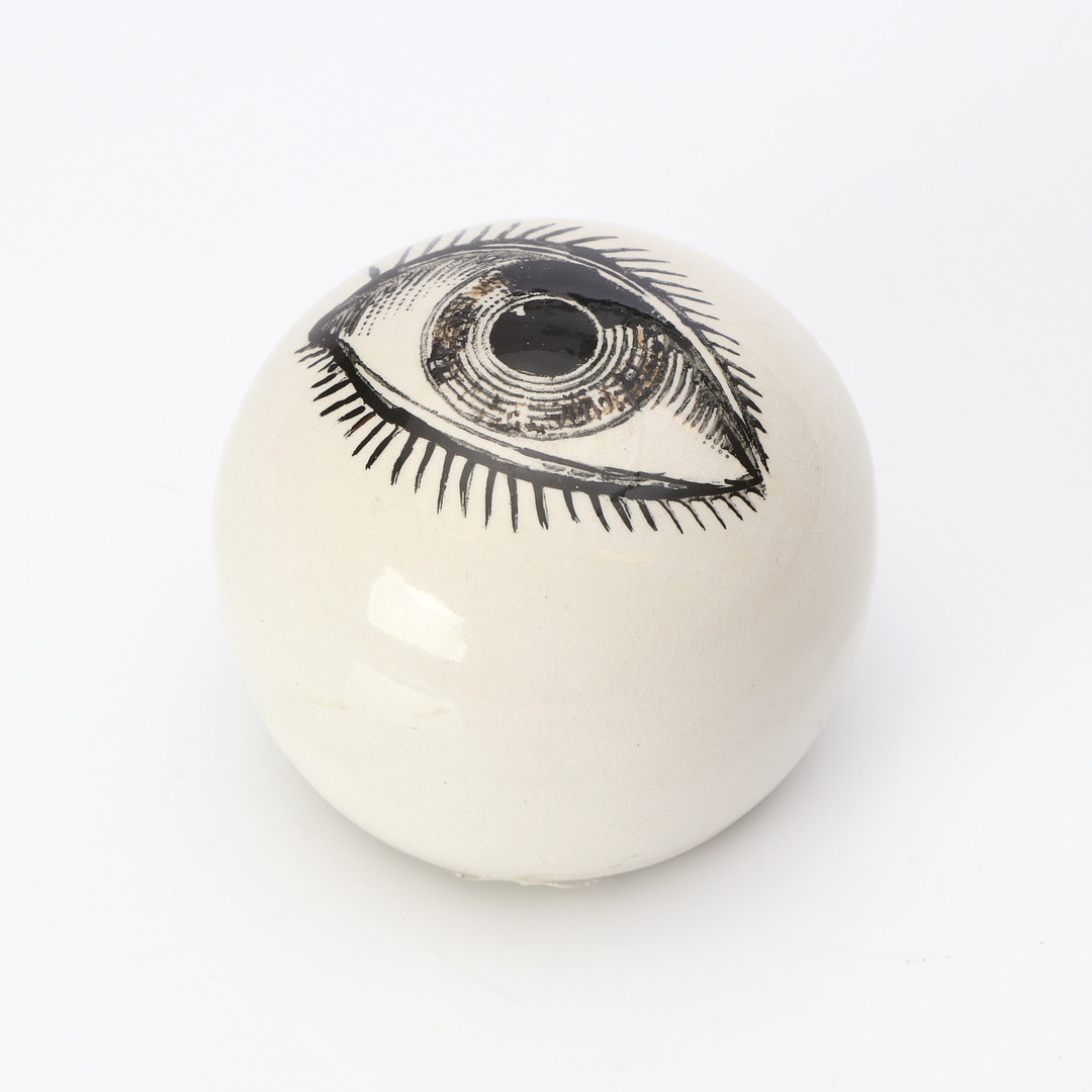 PIERO FORNASETTI, BREVPRESS. Vitglaserad keramik, motiv av öga.