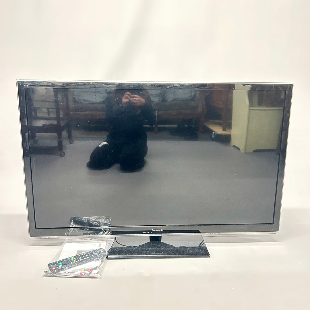 PANASONIC 41'' TV.
