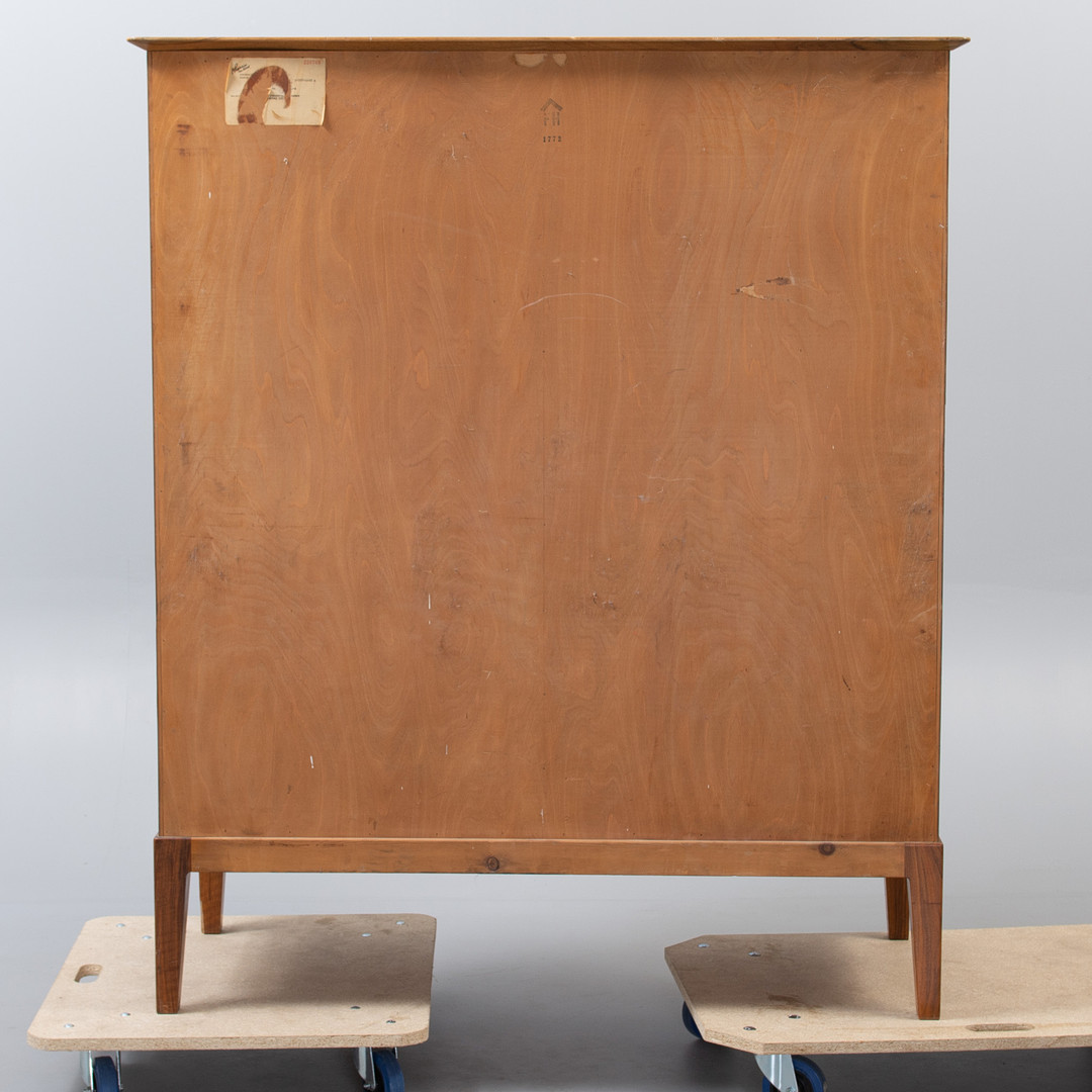 OLE WANSCHER. Fritz hansen. Dækketøjsskabmodel 1772 Danmark, 1940'erne. Stemplet.