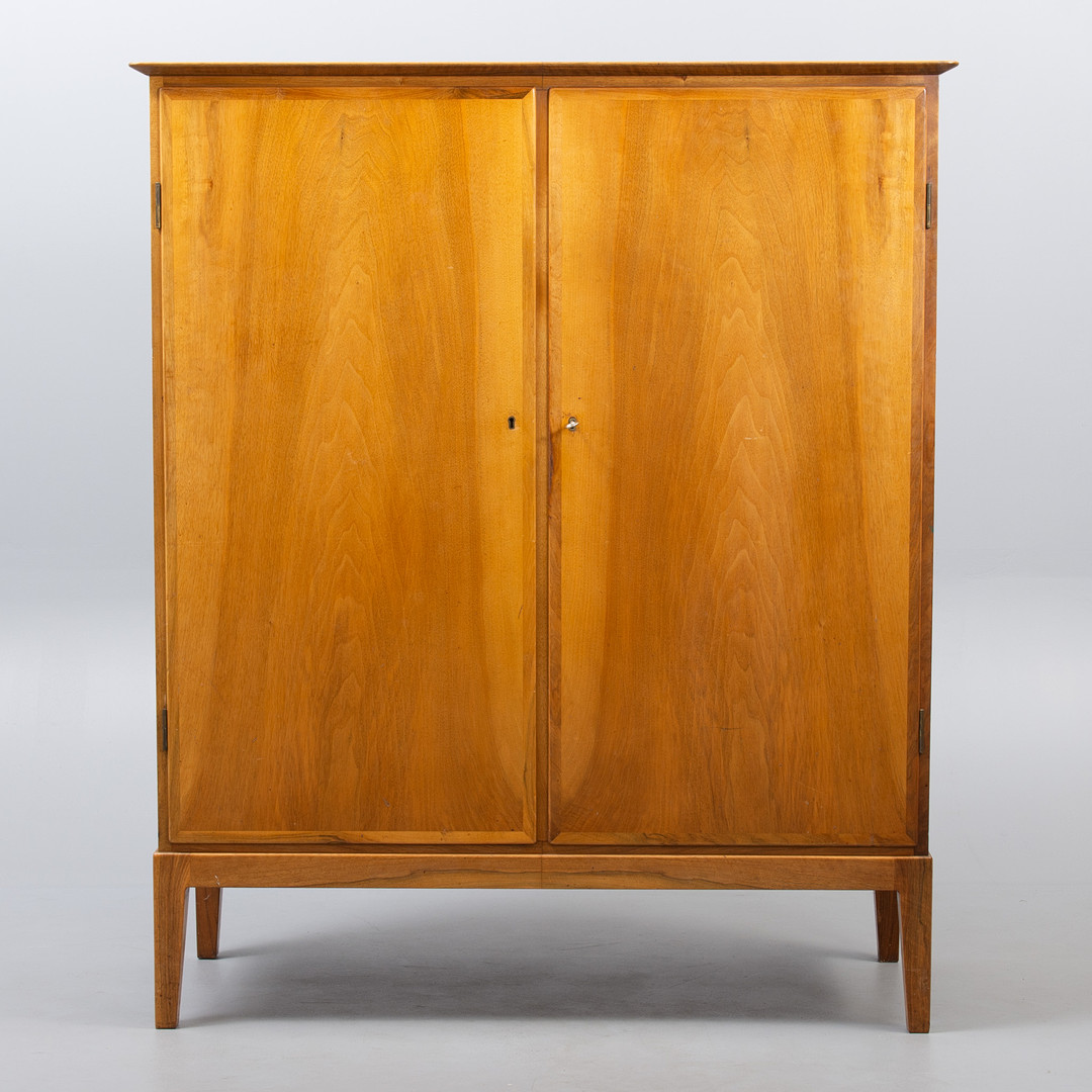 OLE WANSCHER. Fritz hansen. Dækketøjsskabmodel 1772 Danmark, 1940'erne. Stemplet.