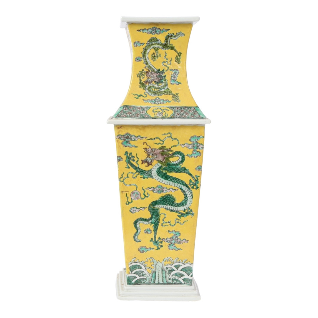 Kinesisk vase af porcelæn, 1900-tallets første halvdel.