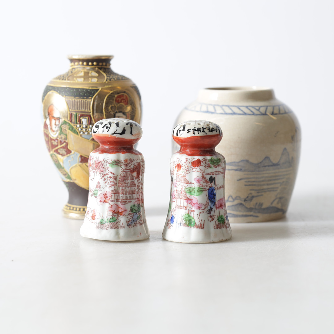 VASER & STRÖARE, 4 delar, keramik, Asiatika.
