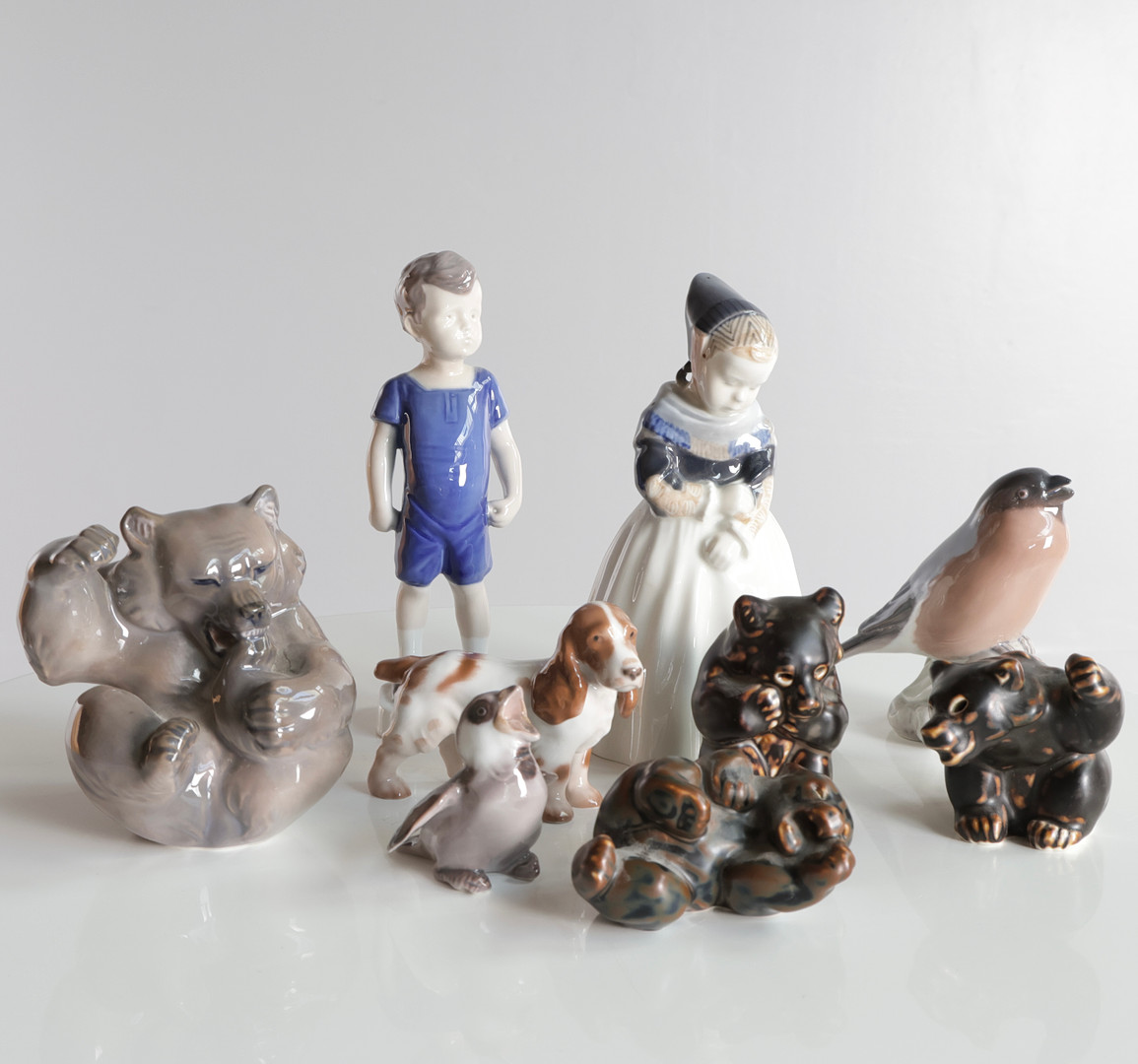 ROYAL COPENHAGEN / BING & GRØNDAHL. Samling porcelænsfigurer (9).