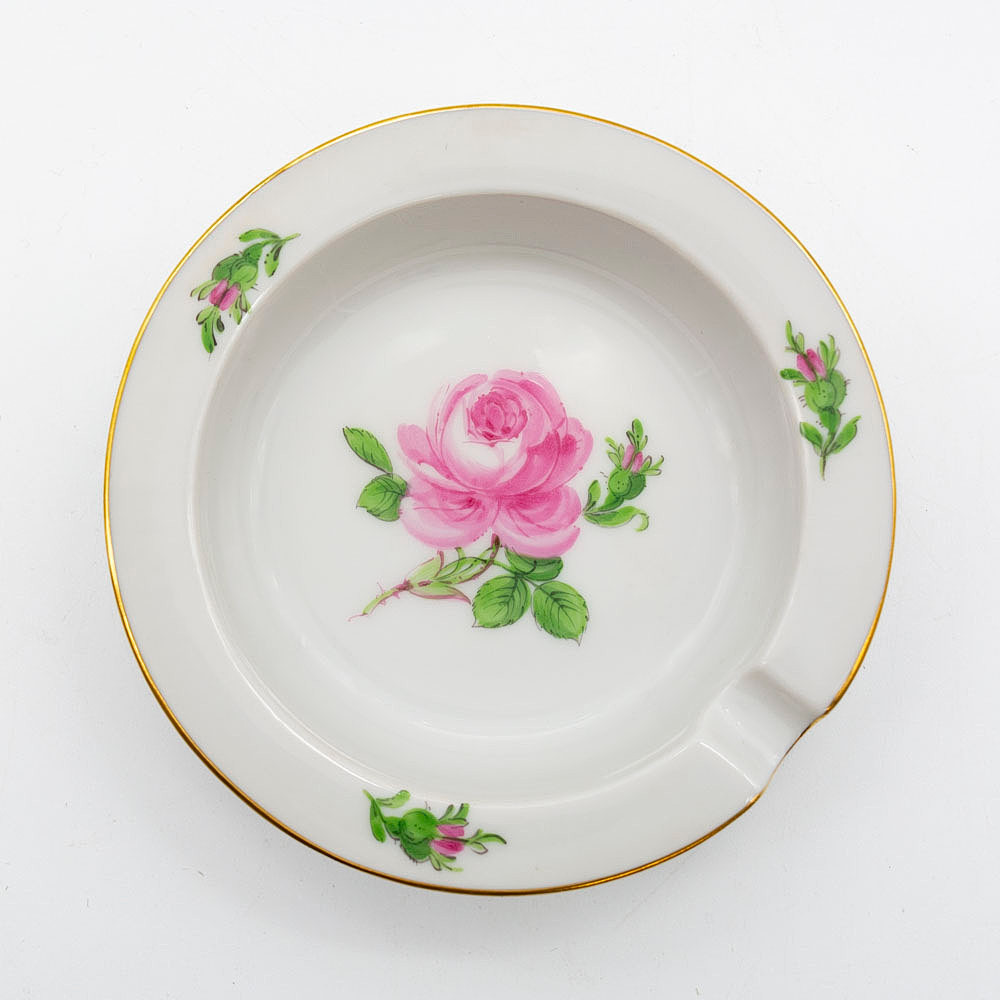 MEISSEN, ASCHENBECHER, “ROTE ROSE“, PORZELLAN, GOLDRAND, HANDMALEREI, 20. JAHRHUNDERT.