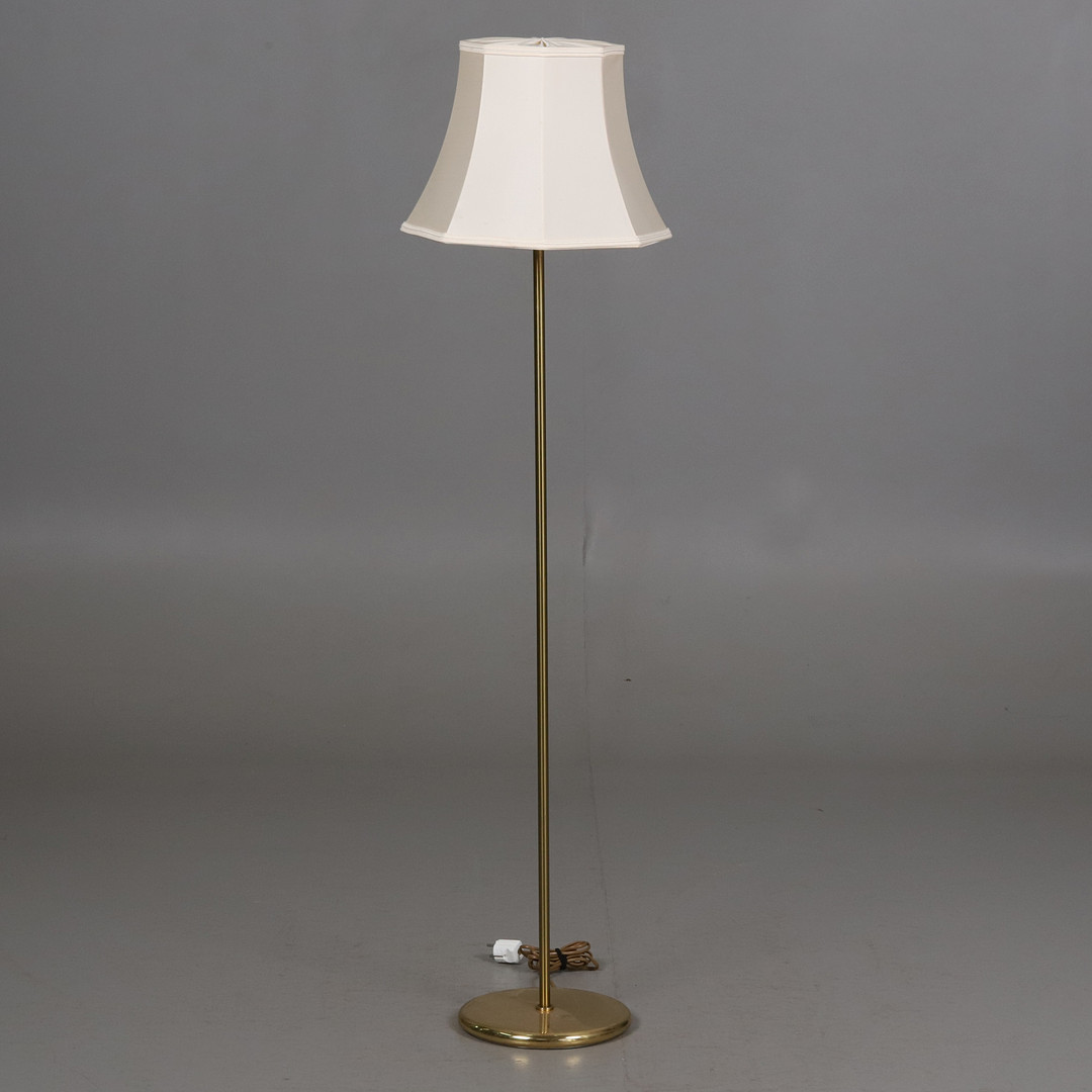 GOLVLAMPA, Mässing, märkt MAE 32 D (Möllers Armatur Eskilstuna), 1900-talets andra hälft.