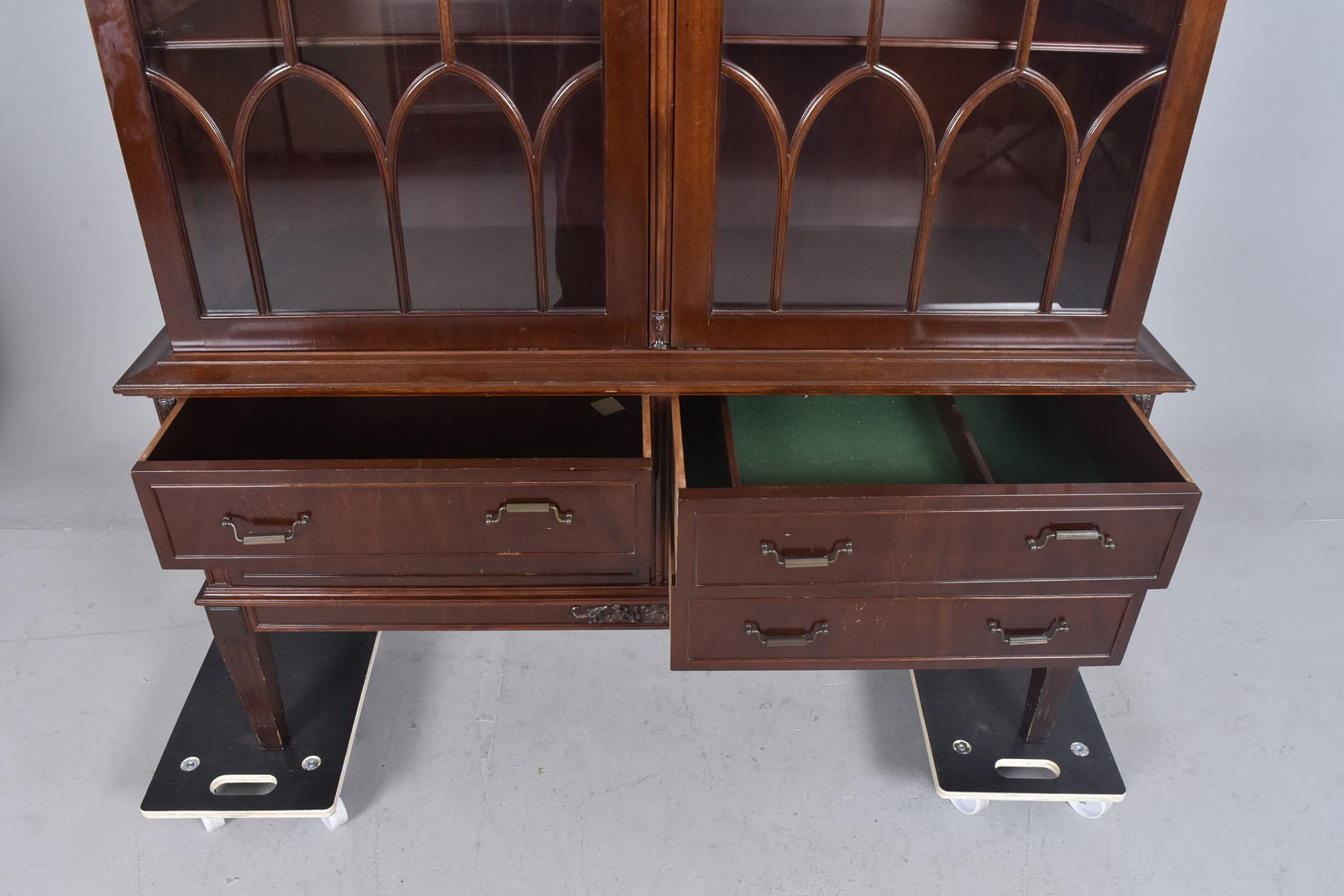 VITRINSKÅP, mahogny, gustaviansk stil, A/S Andels-Möbel Magasinet, Brdr C&W Andersen, Danmark, 1900-tal.