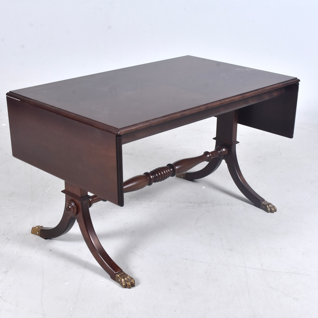 BORD MED KLAFFAR, mahogny med mässingsbeslag, 1900-tal.