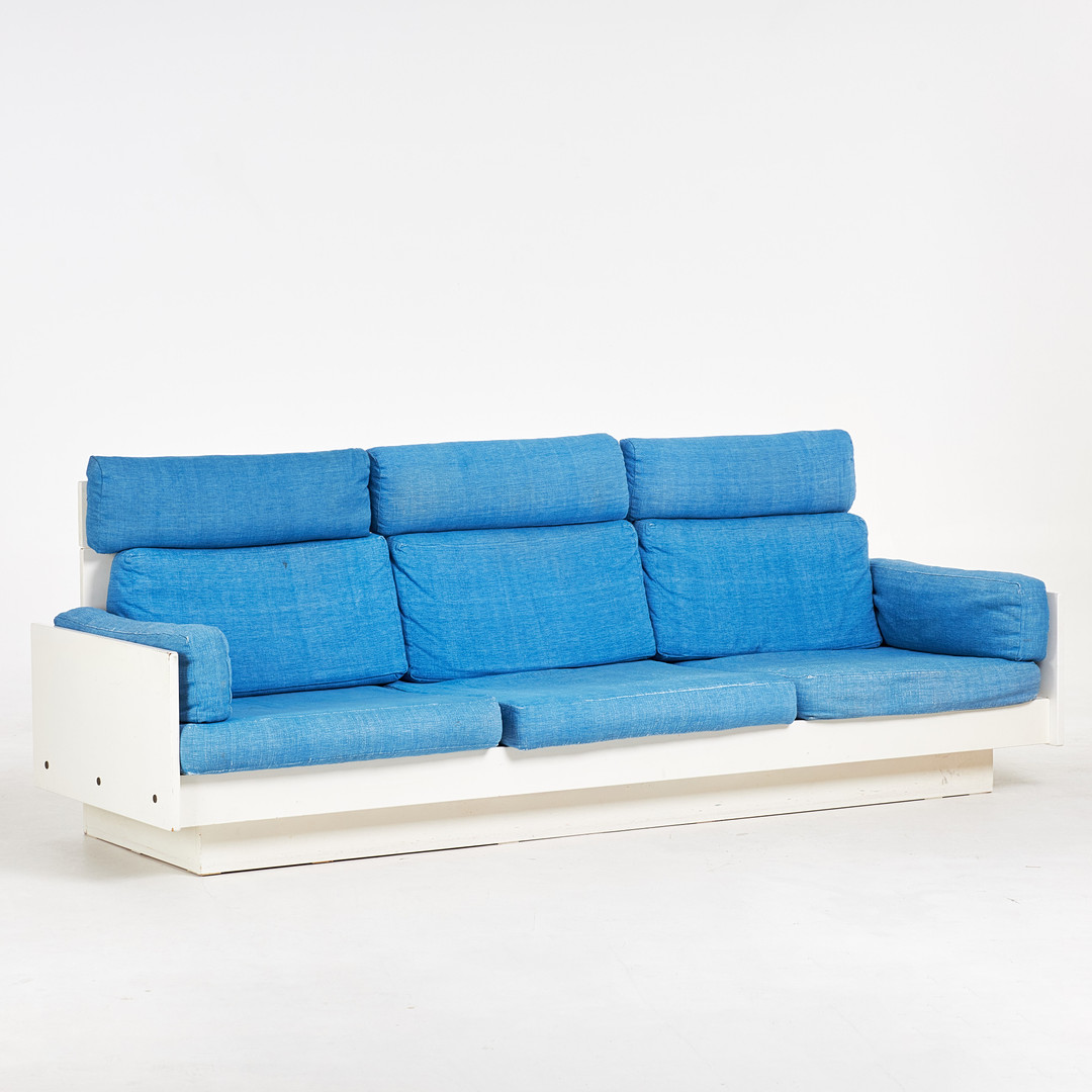 BEN AF SCHULTÉN. Soffa, modell 556, Artek, Finland, 1900-talets slut, vitlackerad stomme, originalklädsel i blå textil.