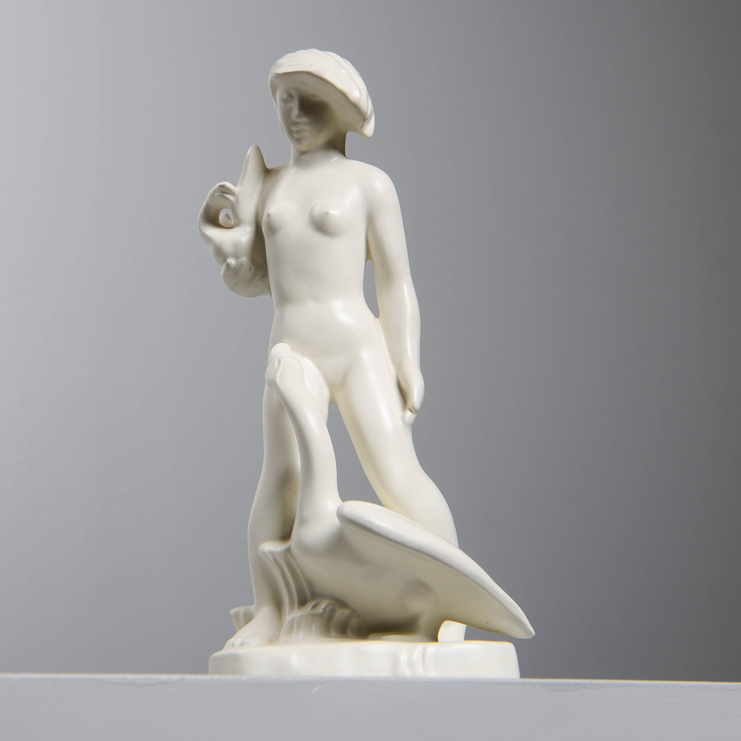NILS E. HANSSON. Figurin, "Leda och Svanen", Gefle / Upsala-Ekeby, signerad samt daterad -38.