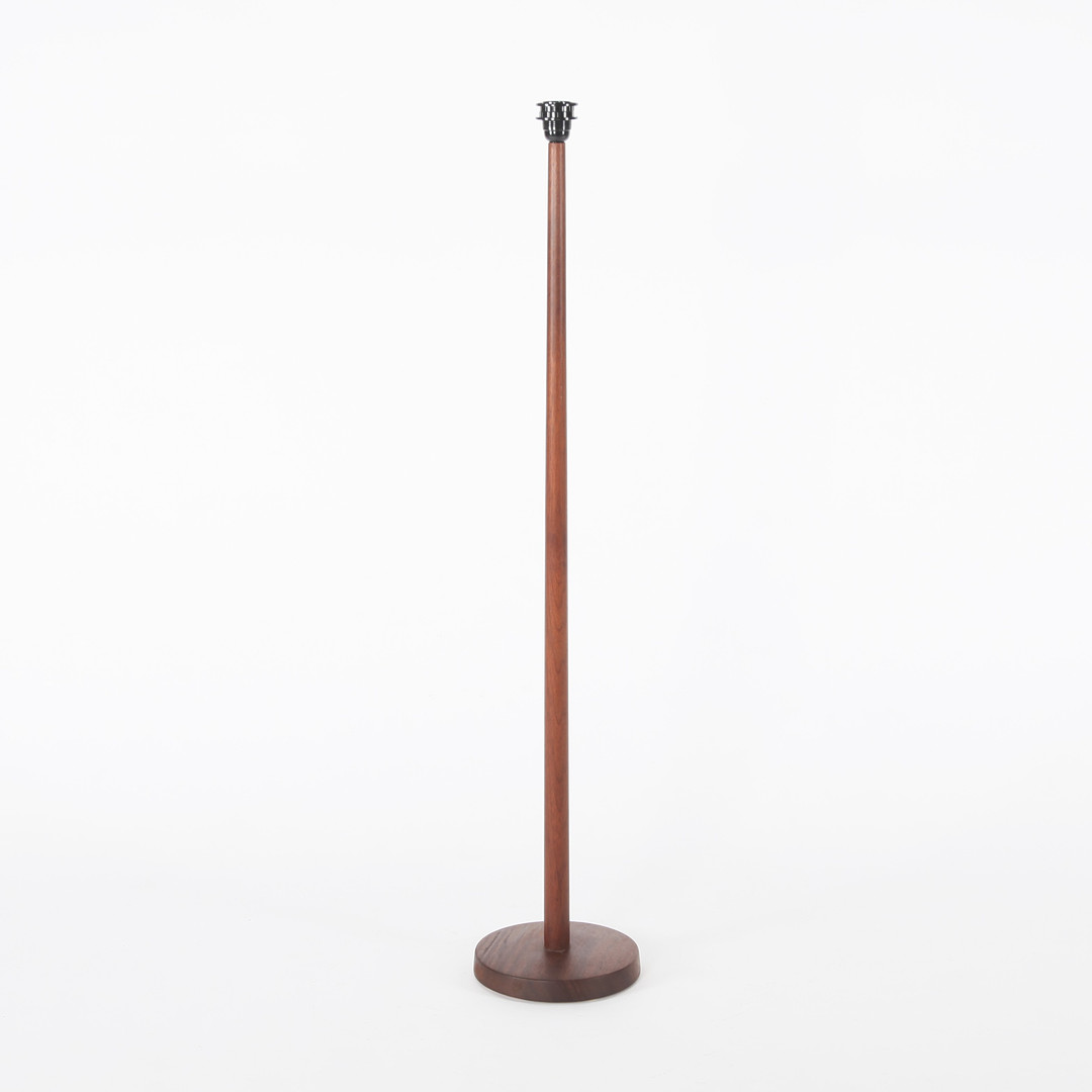 GOLVLAMPA, teak, Danmark 1900-talets andra hälft.