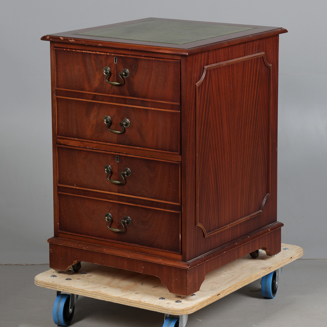 A 20TH CENTURY FILING CHEST OF DRAWERS.