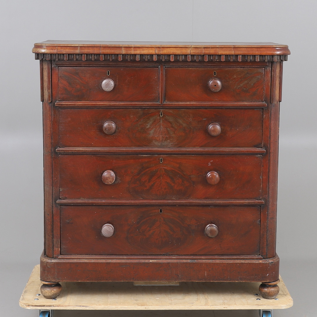 BYRÅ, mahogny, England, sent 1800-tal.