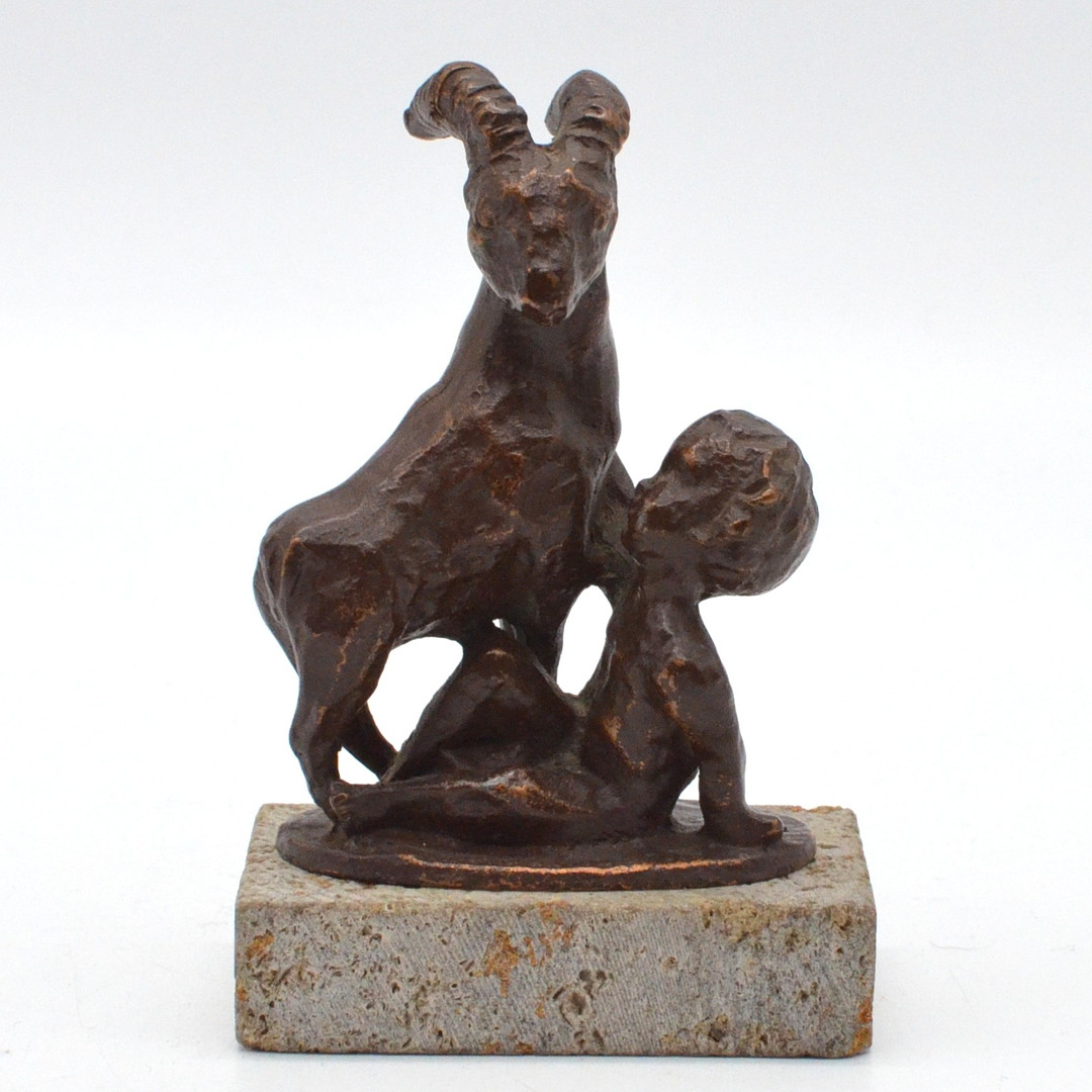 STEINBOCK MIT KIND, BRONZESKULPTUR (PATINIERT) AUF STEINSOCKEL, FRÜHES 20. JAHRHUNDERT.