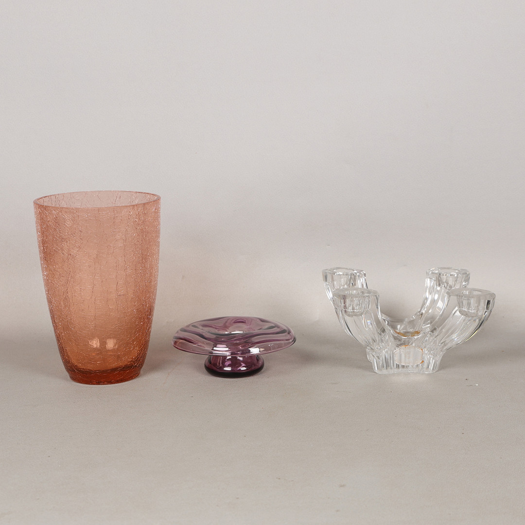 A VAL ST LAMBERT LEAD CRYSTAL FOUR BRANCH TABLE CANDELABRA, A THOMAS WEBB AMETHYST BOWL, TOGETHER WITH A TANGERINE CRACKLE-GLAZED VASE (3).