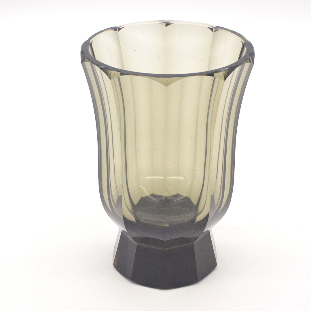 JOSEF HOFFMANN. ART DECO FUSSBECHER, RAUCHGLAS, GRAU, WIENER WERKSTÄTTE, UM 1920.