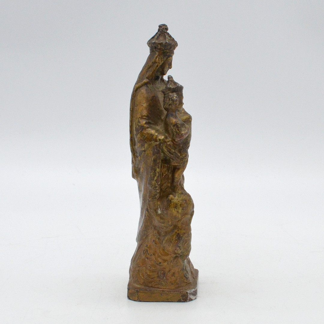 MADONNA MIT KIND, METALLSKULPTUR, 19. JHAHRHUNDERT, NACH DEM VORBILD VON NOTRE-DAME DES VICTOIRES (PARIS).
