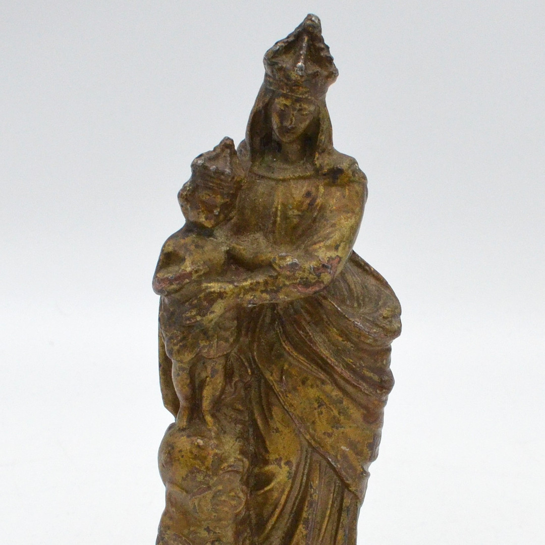 MADONNA MIT KIND, METALLSKULPTUR, 19. JHAHRHUNDERT, NACH DEM VORBILD VON NOTRE-DAME DES VICTOIRES (PARIS).