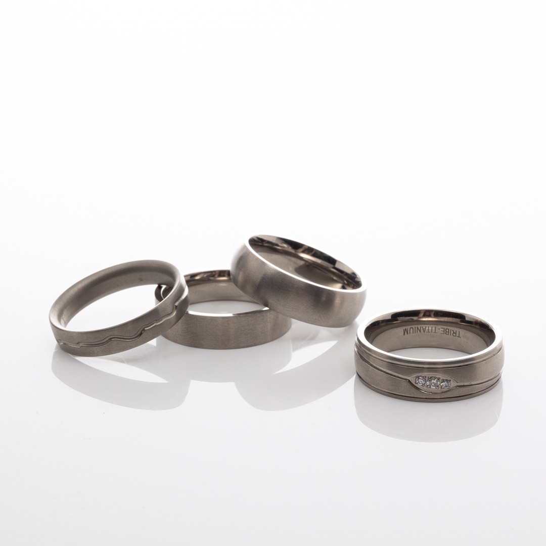 RINGAR, 4 st, Titan, Cubic Zirkon.