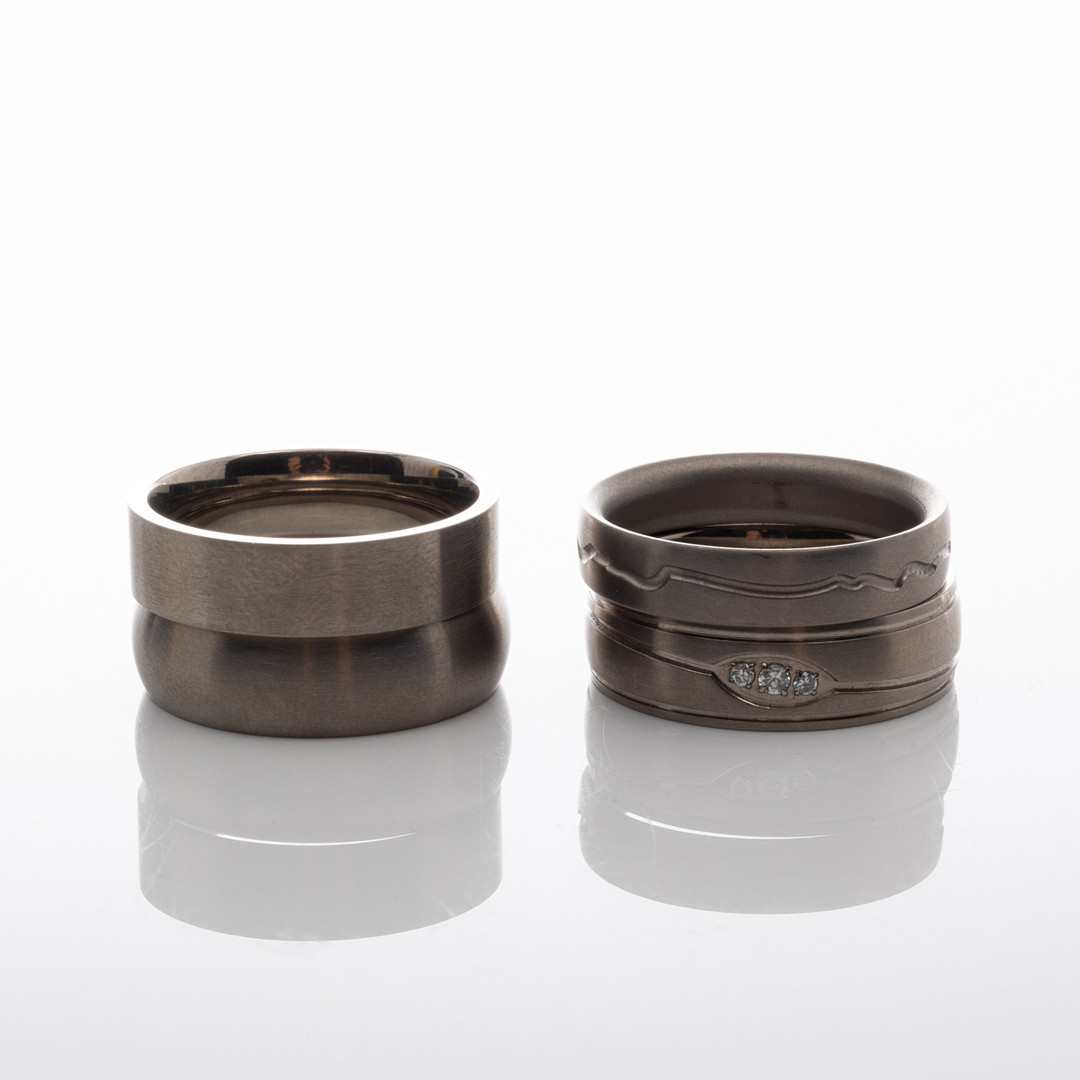 RINGAR, 4 st, Titan, Cubic Zirkon.