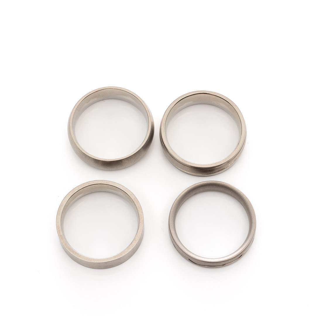 RINGAR, 4 st, Titan, Cubic Zirkon.
