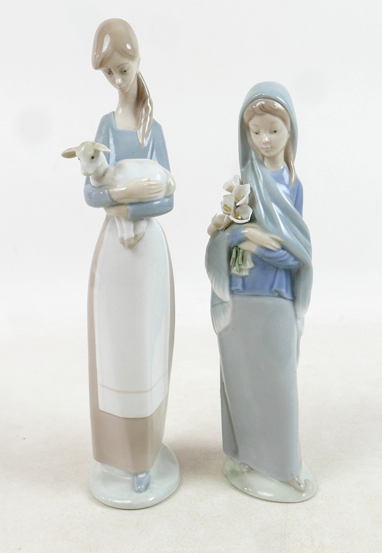 FIVE ROYAL DOULTON AND LLADRO FIGURINES.