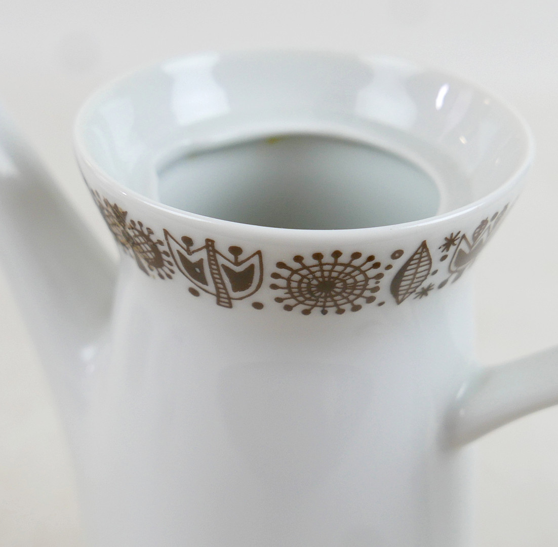 A PORSGRUND FOURTEEN PIECE COFFEE SET.