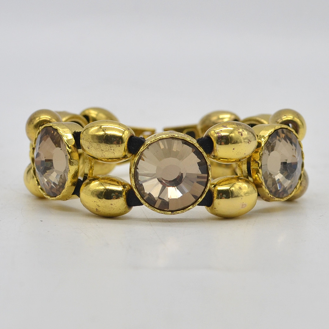 MODESCHMUCK-ARMBAND, VERGOLDET, MIT GLASSTEINEN IN RAUCHTOPAS-FARBE, SPÄTES 20. JAHRHUNDERT.