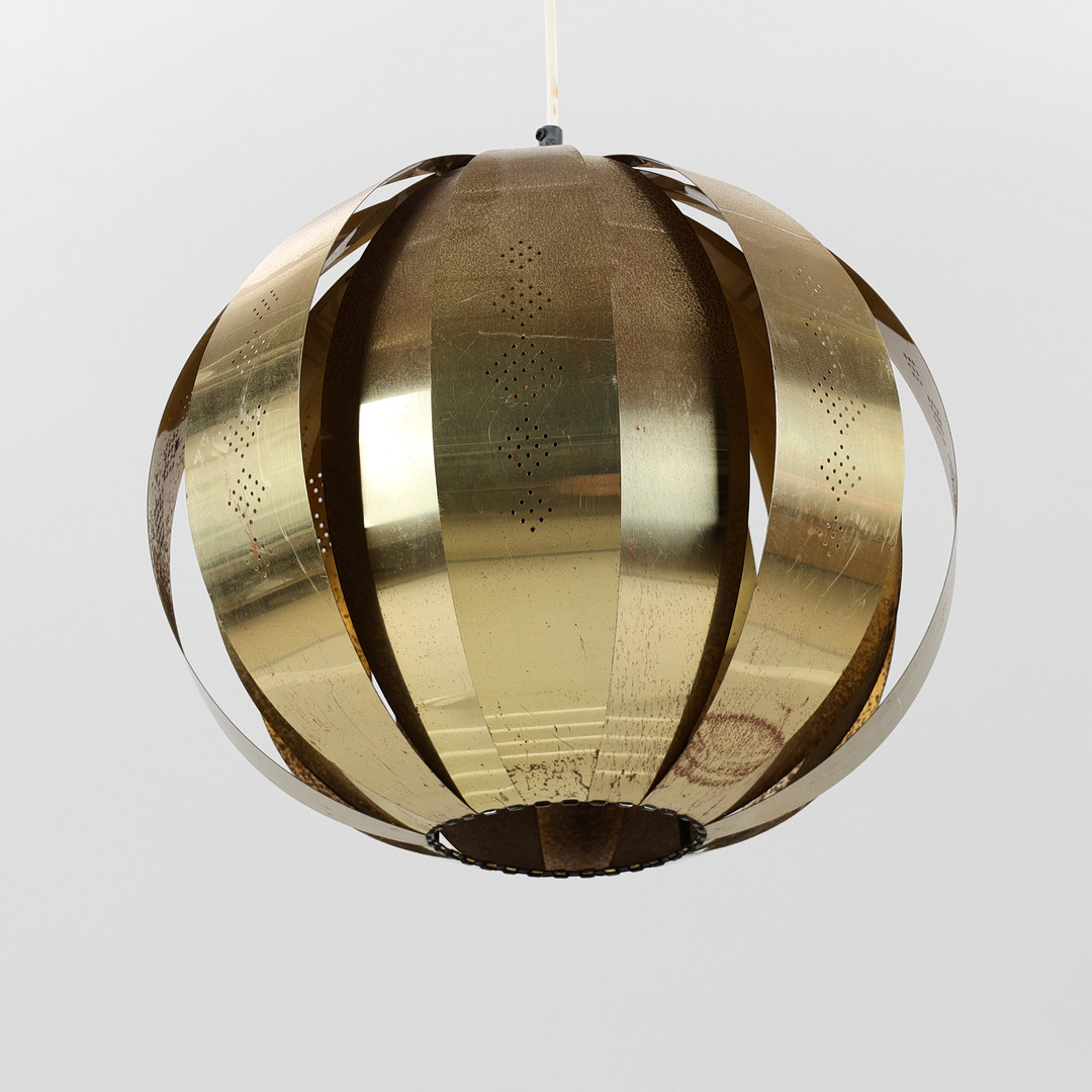 Loftslampe/pendel af messing med perforeringer, 1900-tallets anden halvdel.