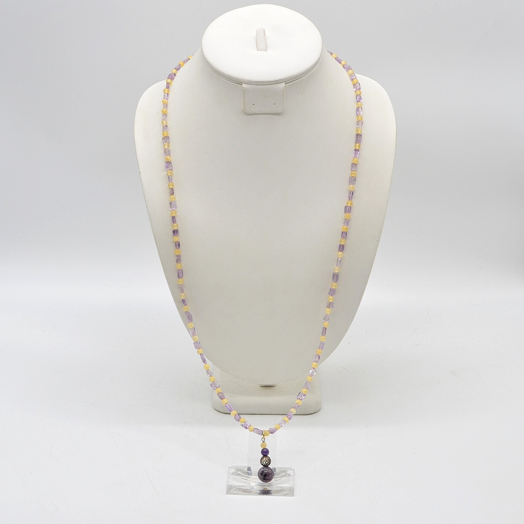 AMETHYST UND HELIODOR COLLIER, VERSCHLUSS UND ANHÄNGER AUS VERGOLDETERM STERLINGSILBER, 20. JAHRHUNDERT, CA. 78 CM.