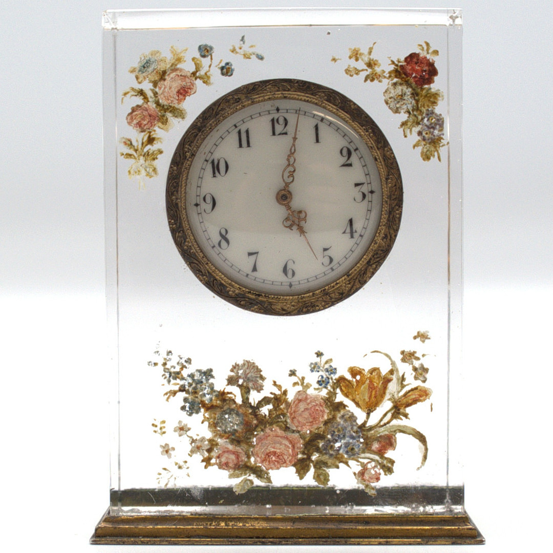 ANTIKE MINIATUR TISCHUHR, GLAS MIT FLORALER EMAIL MALEREI, MIT BRONZE VERZIERUNGEN, ÖSTERREICH SPÄTES 19. JAHRHUNDERT.