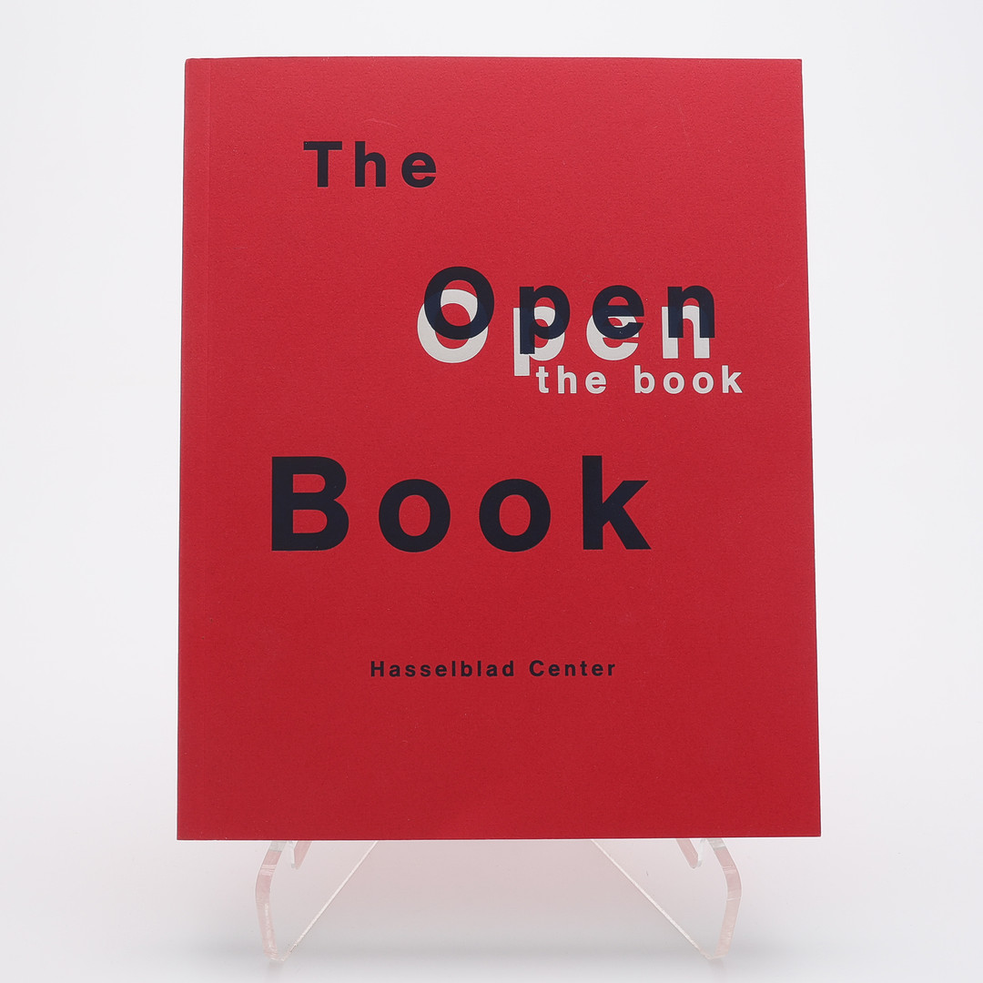 FOTO. HASSELBLADS CENTERS "THE OPEN BOOK" I FÖRSTA UPPLAGAN, 2004 - PRESENTERAR VÄRLDENS 175 VIKTIGASTE FOTOBÖCKER.