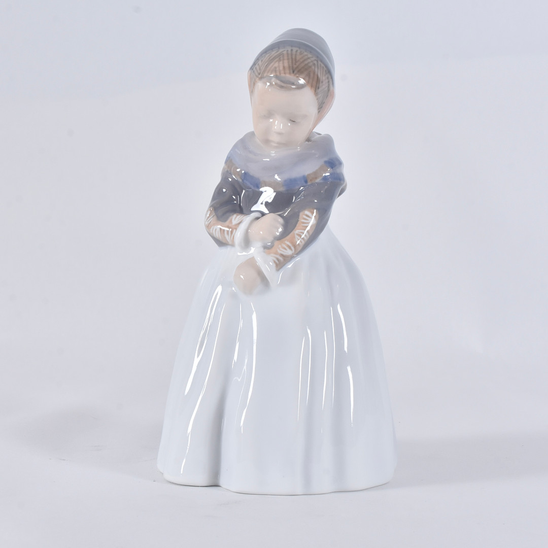 LOTTE BENTER. Figurin, porslin, Amagerflicka, nr 1251, Royal Copenhagen. Danmark.