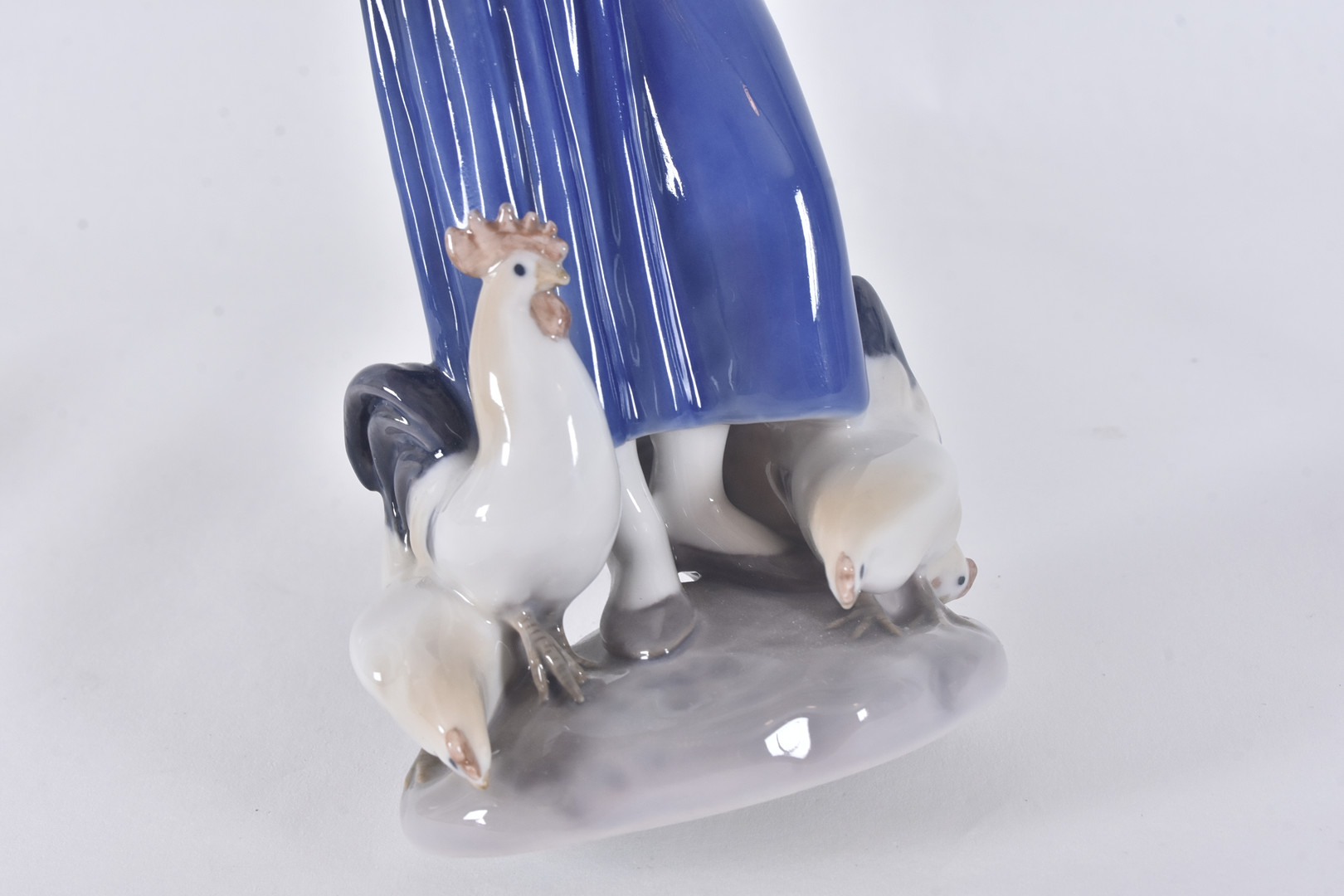 FlGURIN, porslin, "Poultry lady", Bing & Gröndahl. Danmark.