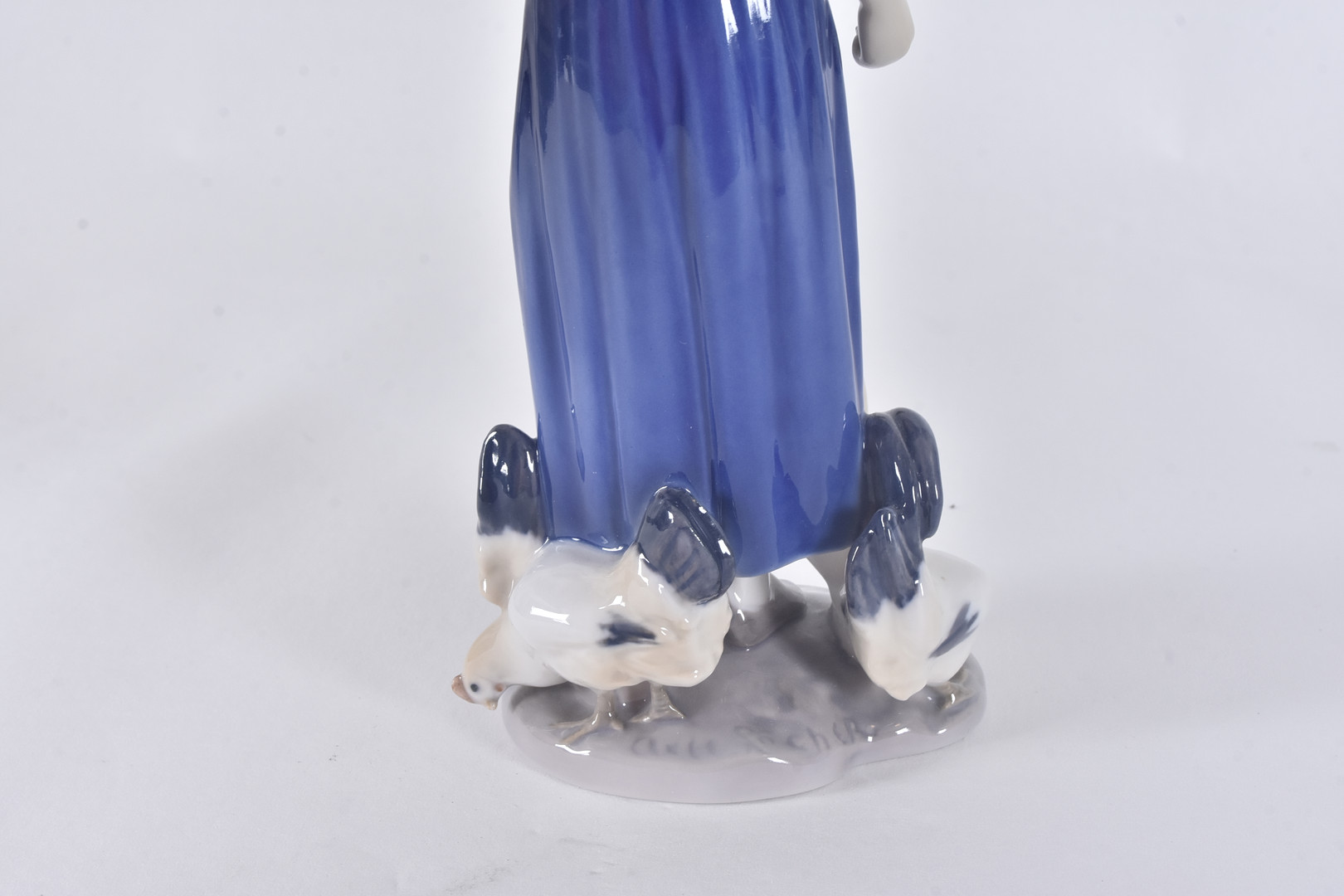 FlGURIN, porslin, "Poultry lady", Bing & Gröndahl. Danmark.