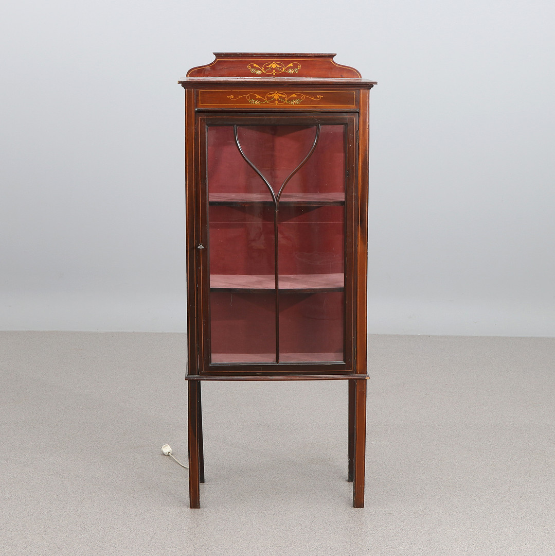 VITRINSKÅP. Mahogny. Engelsk stil, 1900-tal.