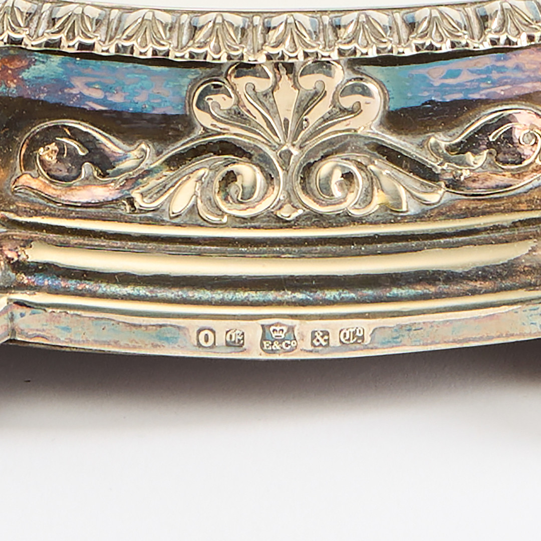 BORDSPLATEAU. Elkington & Co, Birmingham, 1800-talets andra hälft. Signerad.