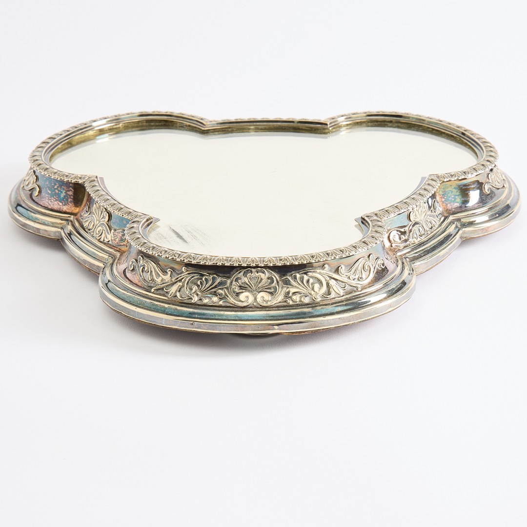 BORDSPLATEAU. Elkington & Co, Birmingham, 1800-talets andra hälft. Signerad.