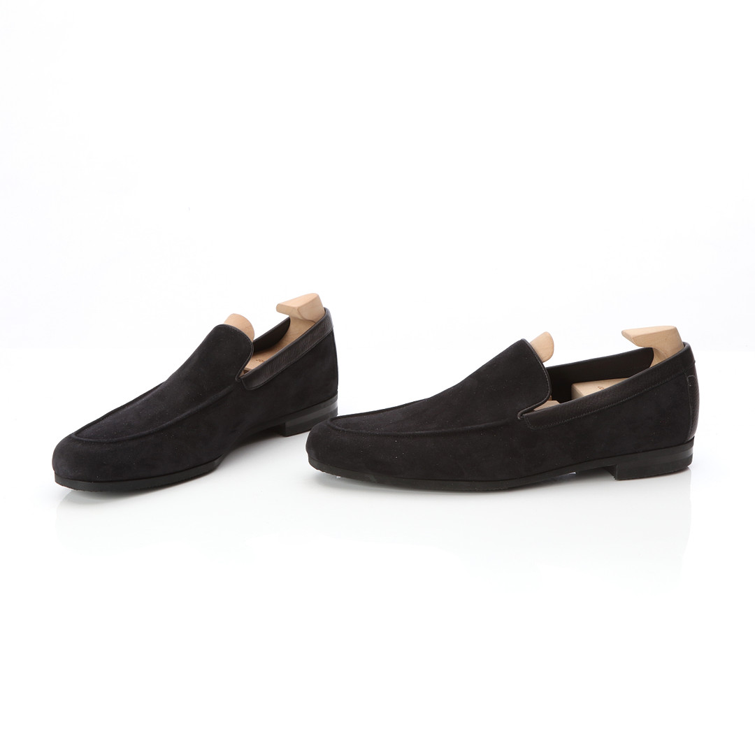 JOHN LOBB, LOAFERS, ETT PAR. Svart mocka, gummisulor.