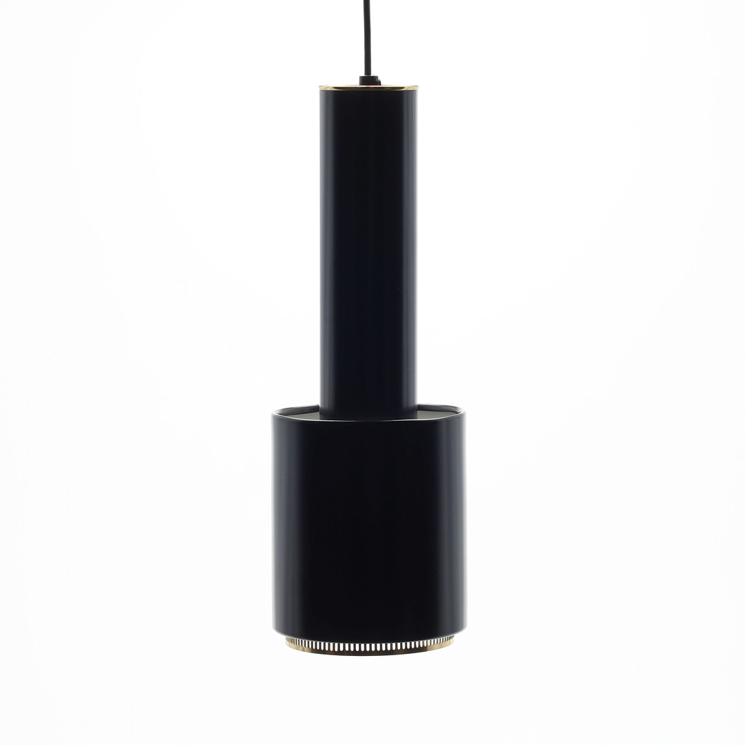 ALVAR AALTO. Takpendel, modell A110, Artek, 2000-tal. Etikettmärkt.