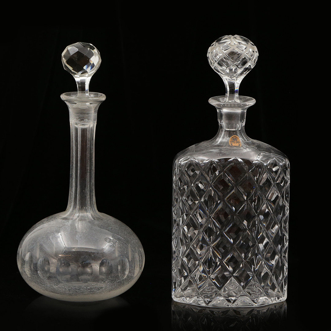 PARET KARAFFER I GLAS, SLIPAD DEKOR, 1900-TAL.