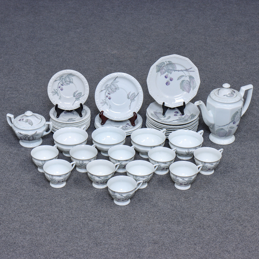 ROSENTHAL, KAFFESERVIS / TESERVIS I PORSLIN "MARIA BJÖRNBÄR", 40 DELAR, TYSKLAND, 1900-TALETS ANDRA HÄLFT.