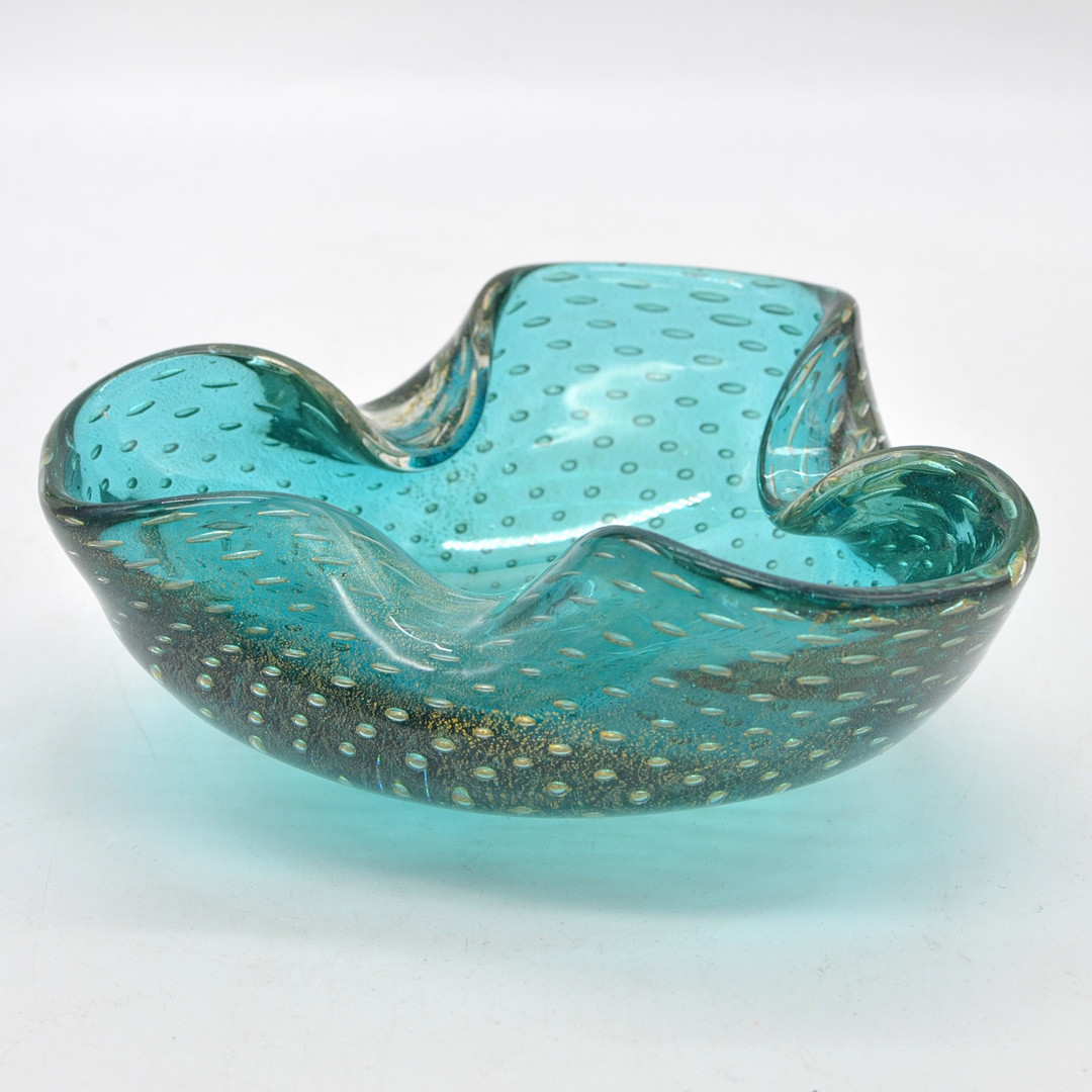 ARCHIMEDE SEGUSO. MURANO GLAS SCHALE, MEHRFACHES STUDIOGLAS, GOLDPLATZFOLIE, SOMMERSO UND BULLICANTE, ITALIEN, UM 1950.