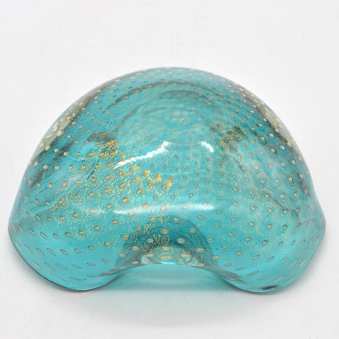 ARCHIMEDE SEGUSO. MURANO GLAS SCHALE, MEHRFACHES STUDIOGLAS, GOLDPLATZFOLIE, SOMMERSO UND BULLICANTE, ITALIEN, UM 1950.