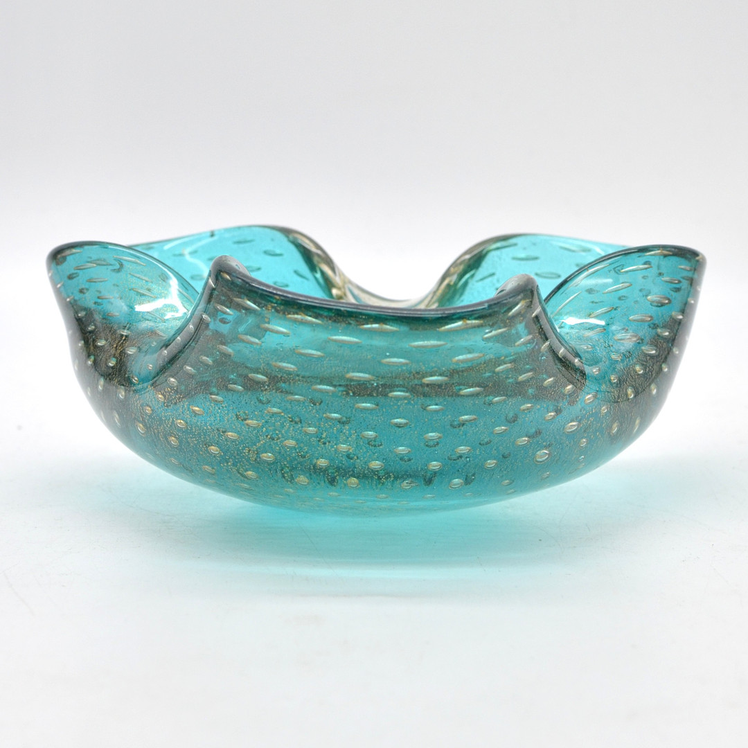 ARCHIMEDE SEGUSO. MURANO GLAS SCHALE, MEHRFACHES STUDIOGLAS, GOLDPLATZFOLIE, SOMMERSO UND BULLICANTE, ITALIEN, UM 1950.