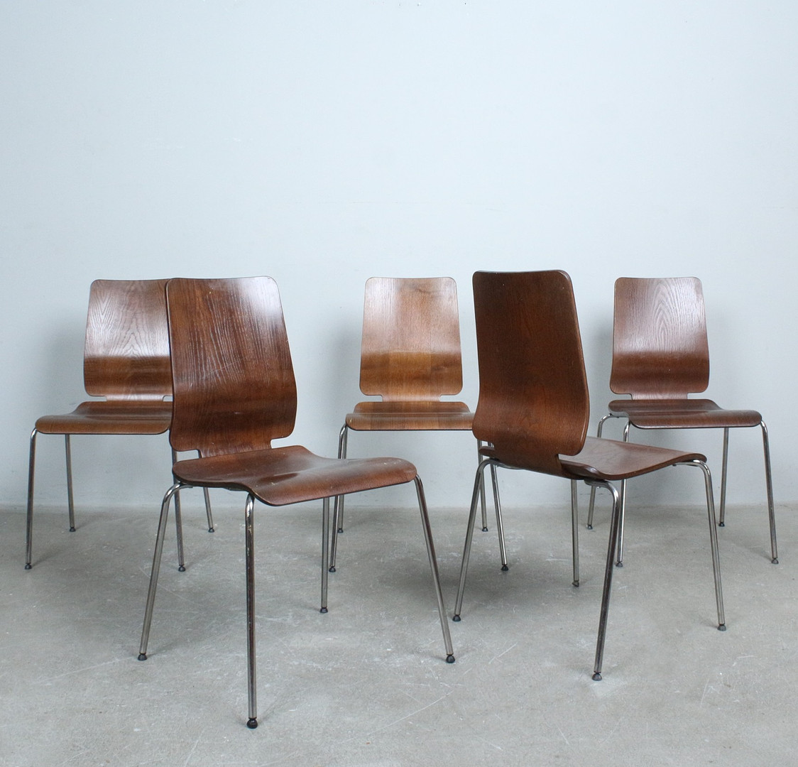 IKEA. Fünf Stapelstühle/Esszimmerstühle , Modell '' Gilbert '' 1990er.