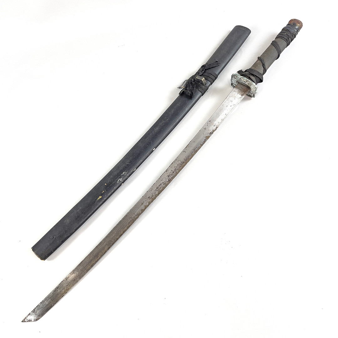 SVÄRD, 1 st, katana, stål, balja av trä, Japan.