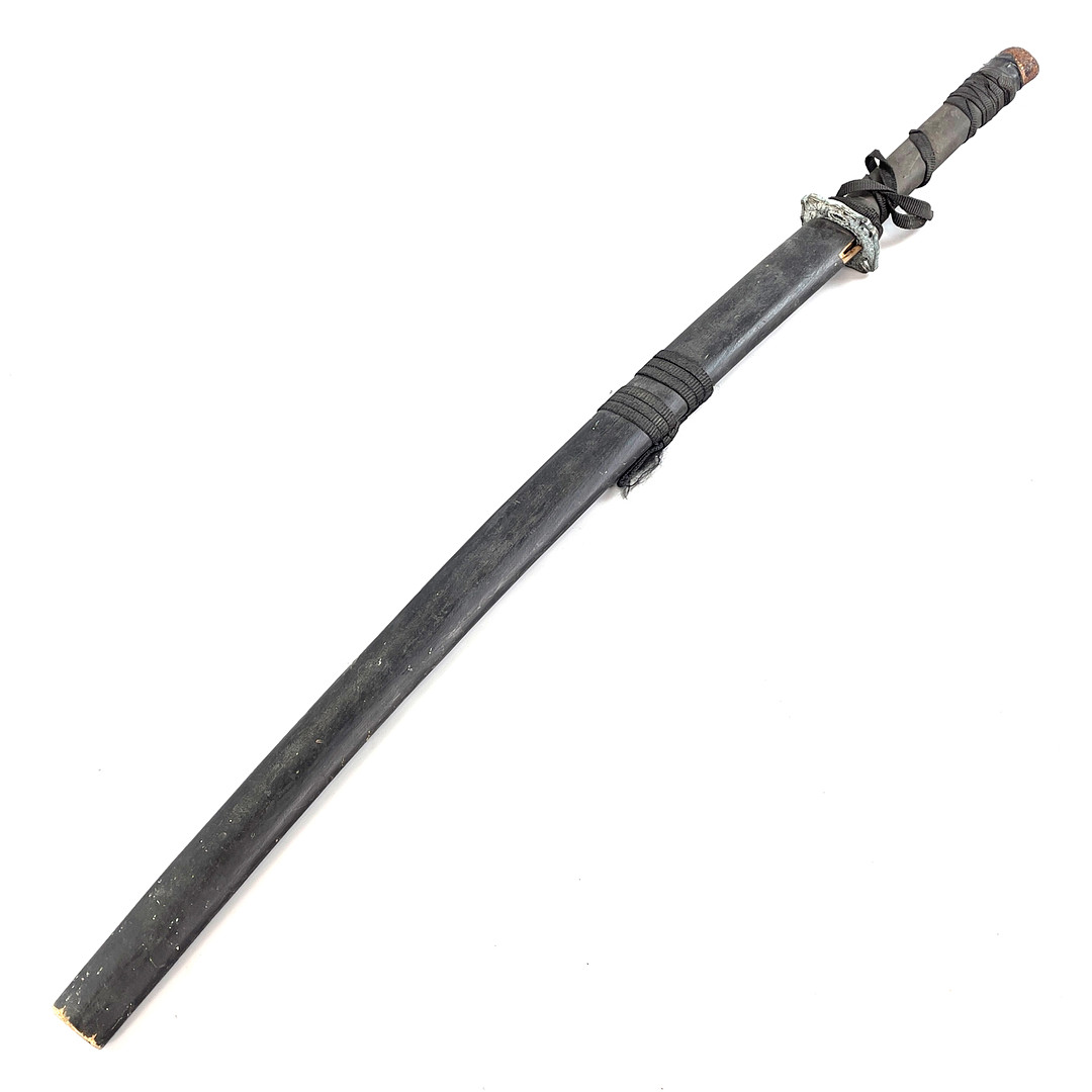 SVÄRD, 1 st, katana, stål, balja av trä, Japan.